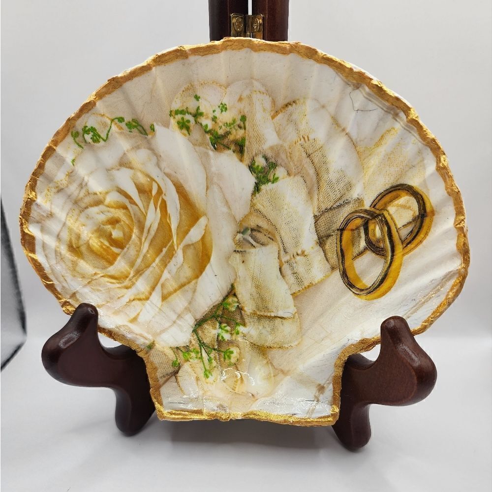 SCALLOPED FAN SHELL 